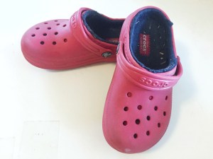Crocs kids clogs in red with fleece lining