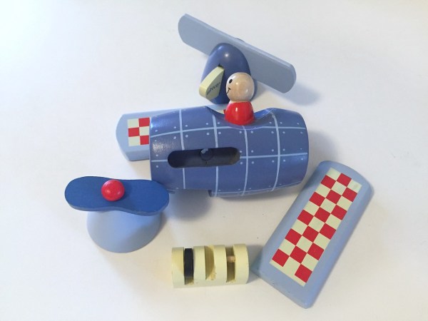 Janod magnetic airplane pieces apart disassembled wings propeller tail wheels body pilot