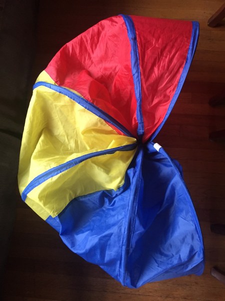 Pop up tunnel with one side tied