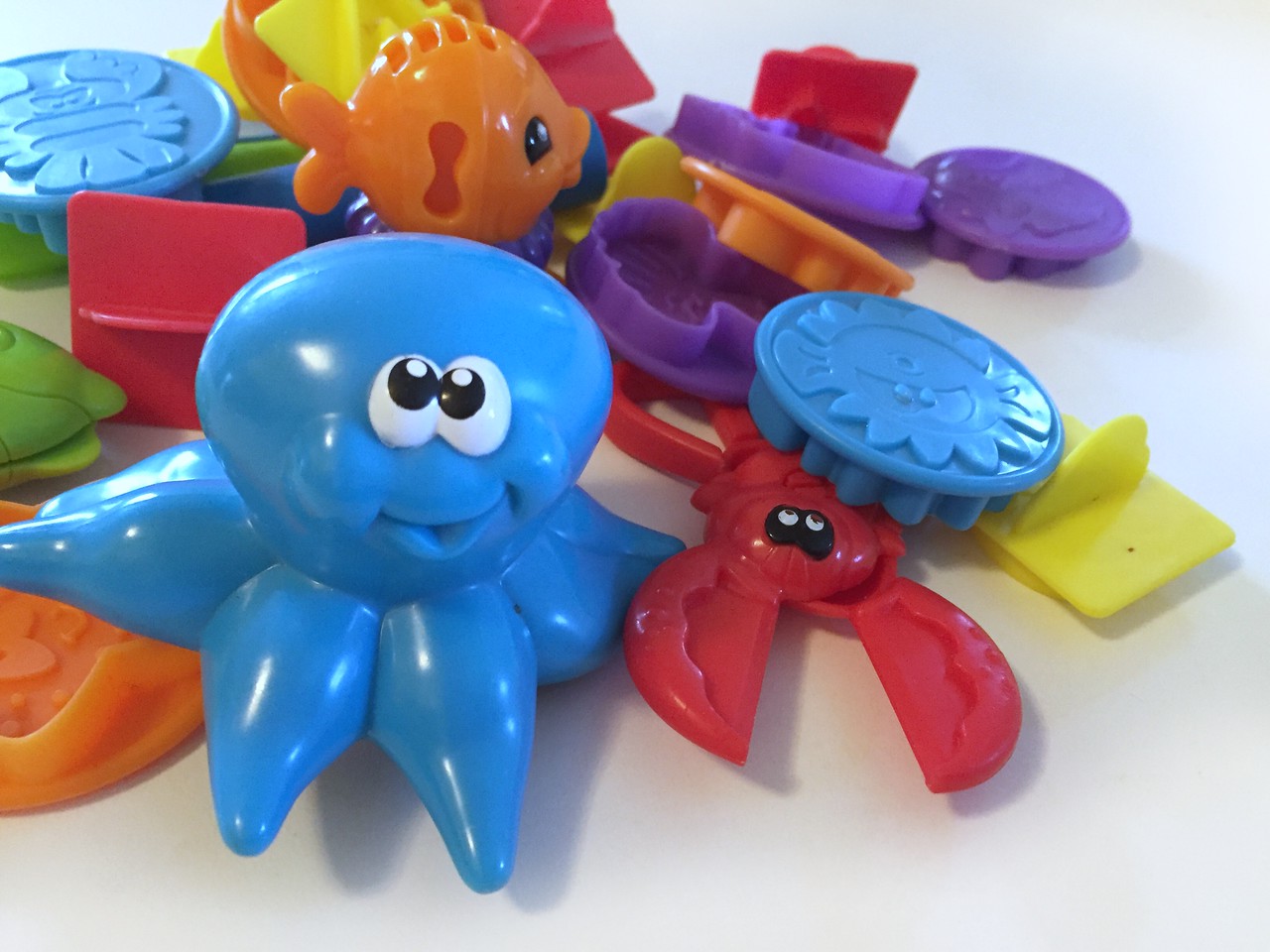 Play Doh toys undersea and fun with numbers