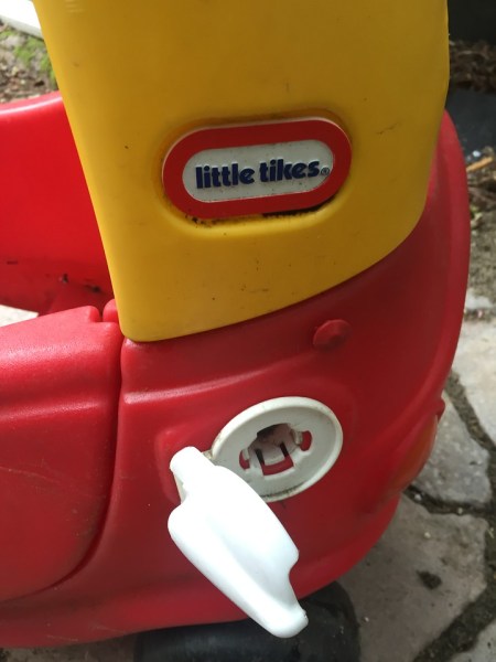 open gas tank on Little tikes cozy coupe