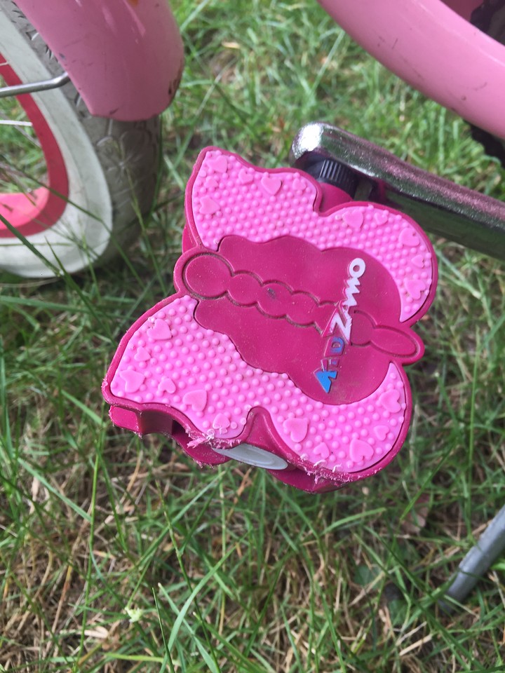 Kidzamo pink butterfly kid bike pedals replacement