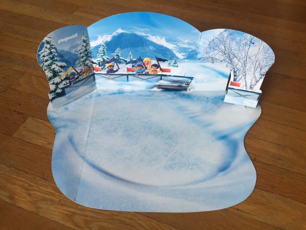 Fold up scene for NHL Playmobil Advent calendar