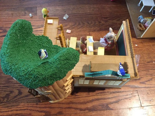 Calico Critters Sylvanians Country Tree Schoolhouse
