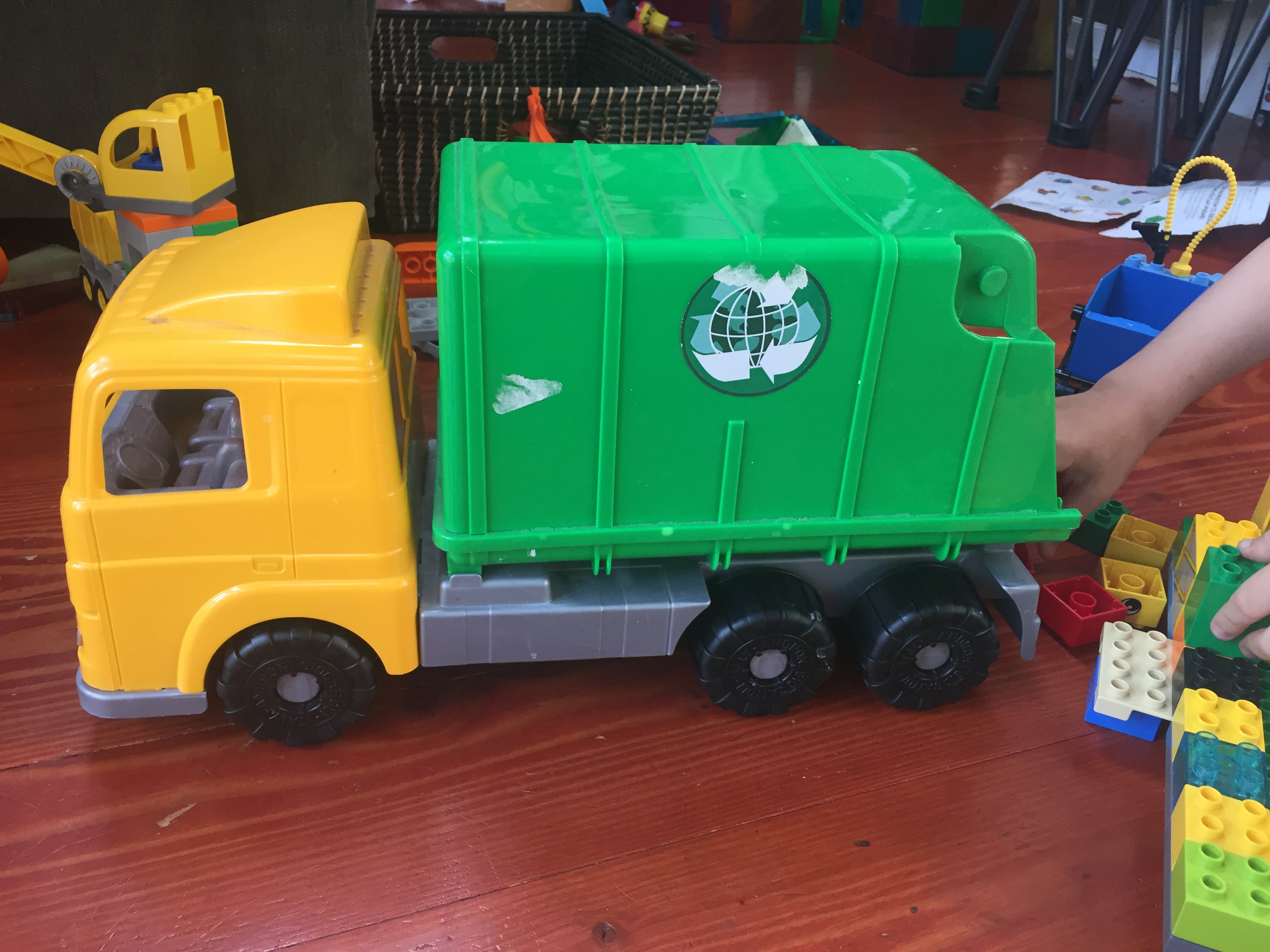 Androni Giacattoli ecological garbage truck green with yellow cab toy