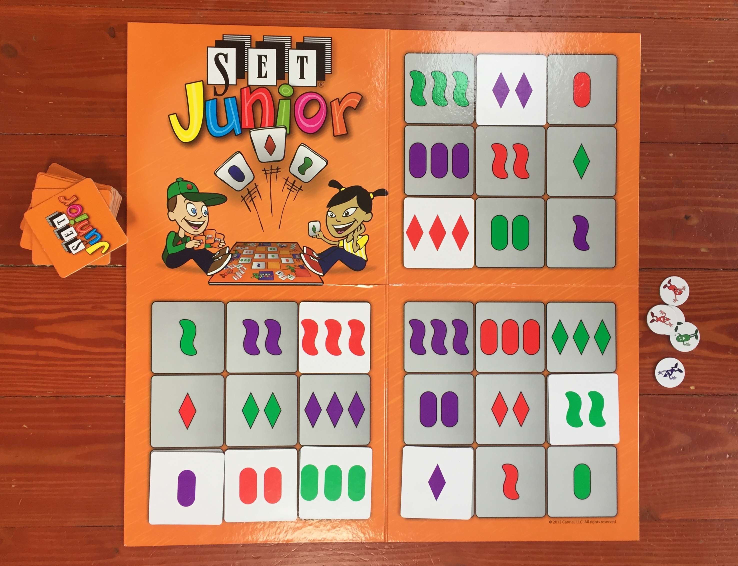 Set Junior board with squares to match tiles and tokens