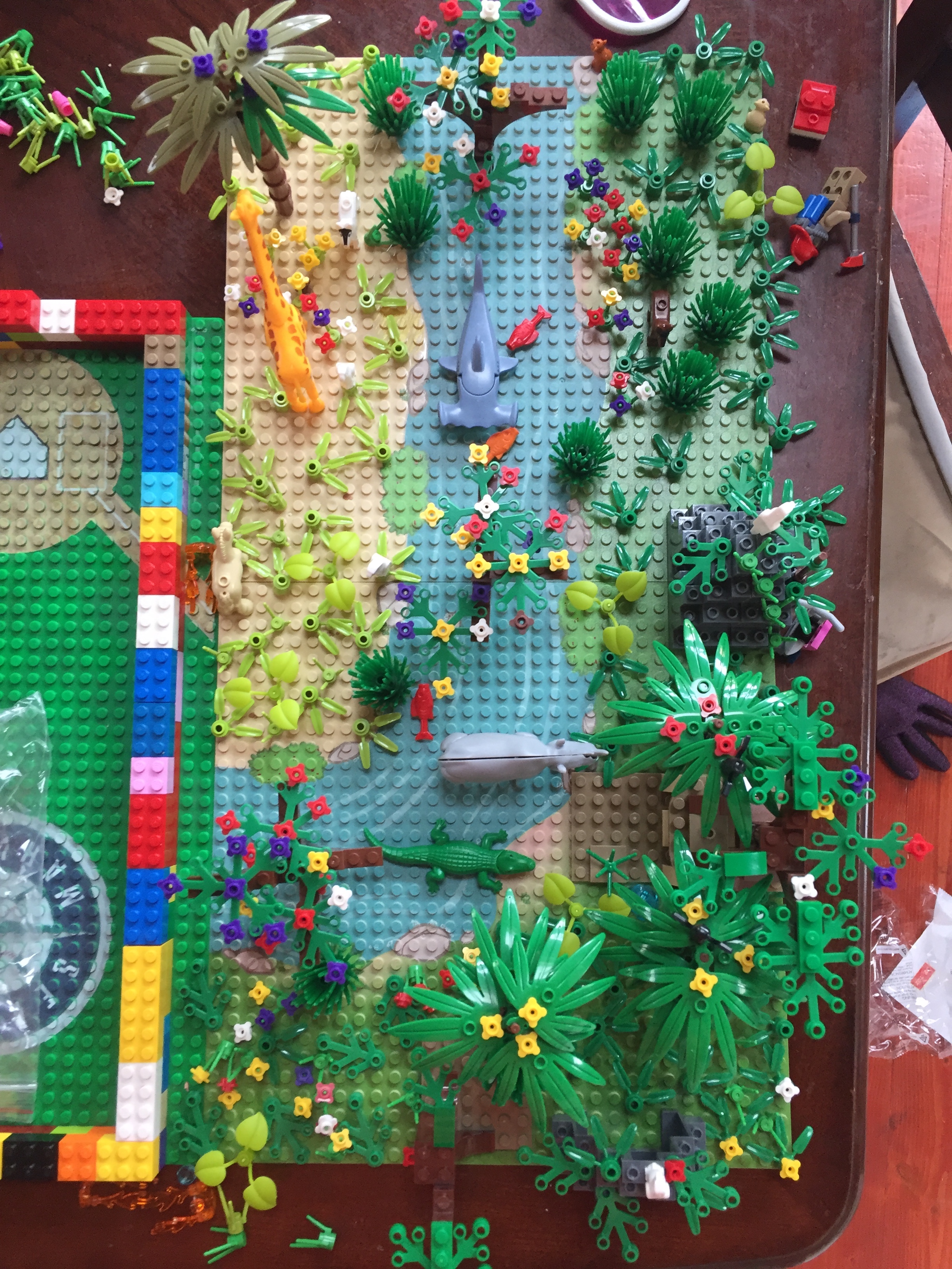 Jungle Forest Garden Park building brick set by Yamix with alligator giraffe rhino parrots and more