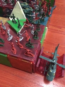 Army men fighting on Magna-Tiles building