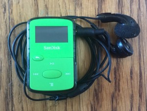 SanDisk Clip Jam MP3 Player for kids 3 with black ear buds