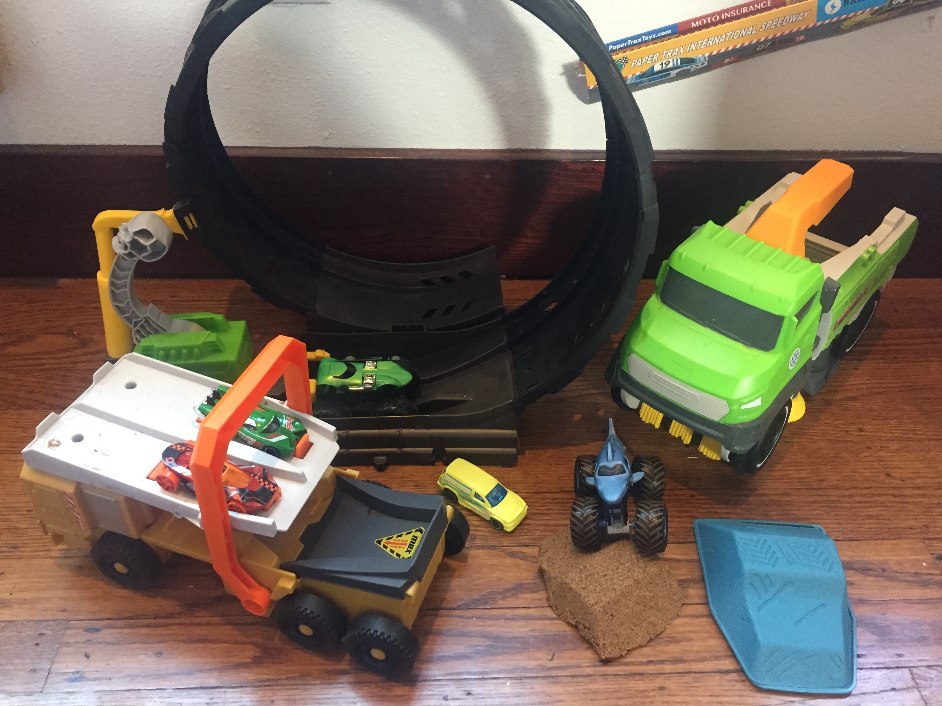 Hot Wheels Monster Truck Race Monster Truck Kinetic Sand Matchbox Military vehicle launcher Hot Wheels Sweep and Keep Truck color changing car toys