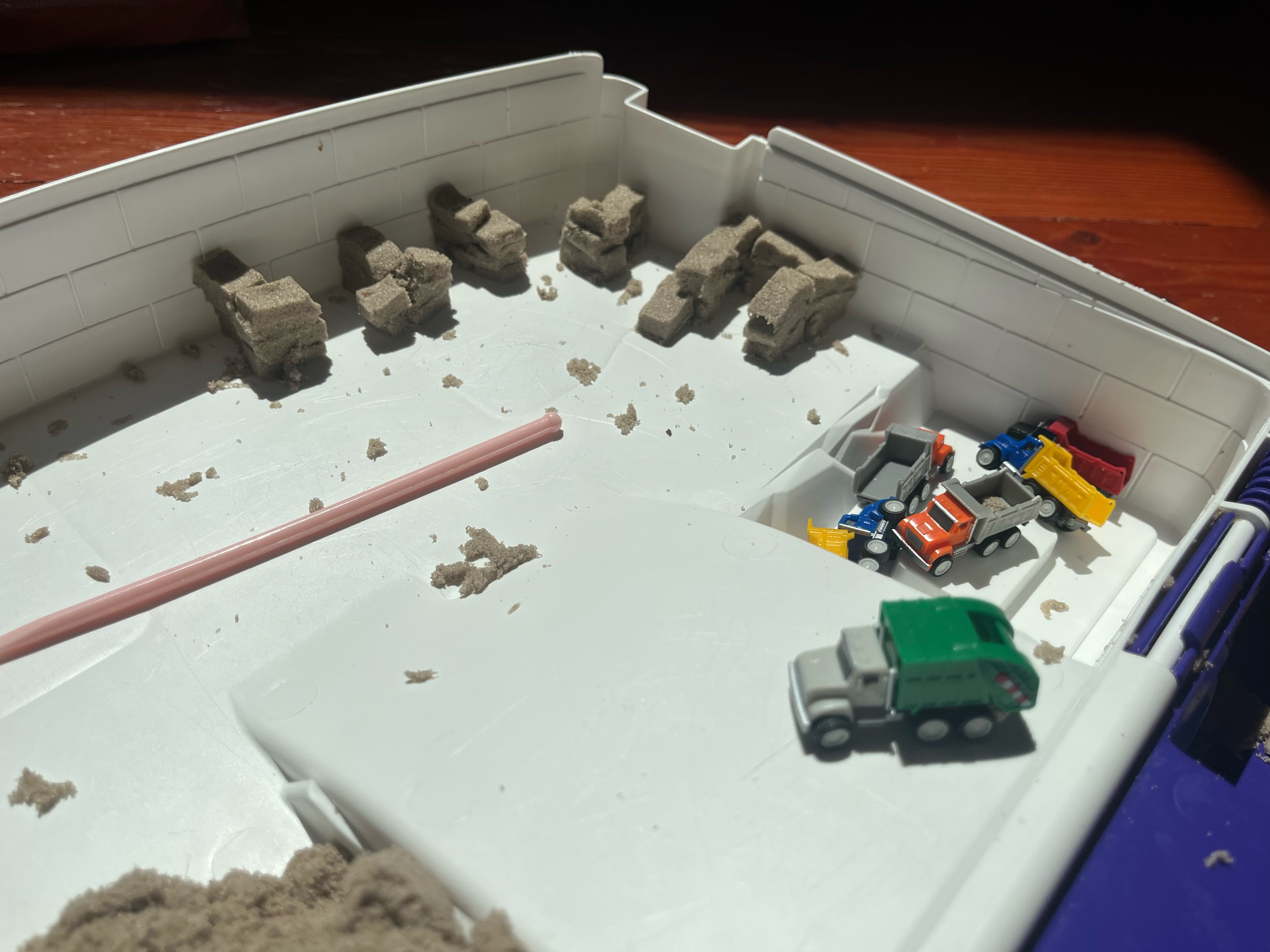 Kinetic sand play set case with Driven Pocket Series little cars