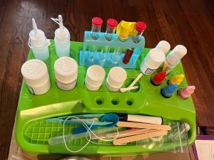 Science Academy Bubble, Fizz, and Foam Ultimate Chemistry Lab from MindWare science station