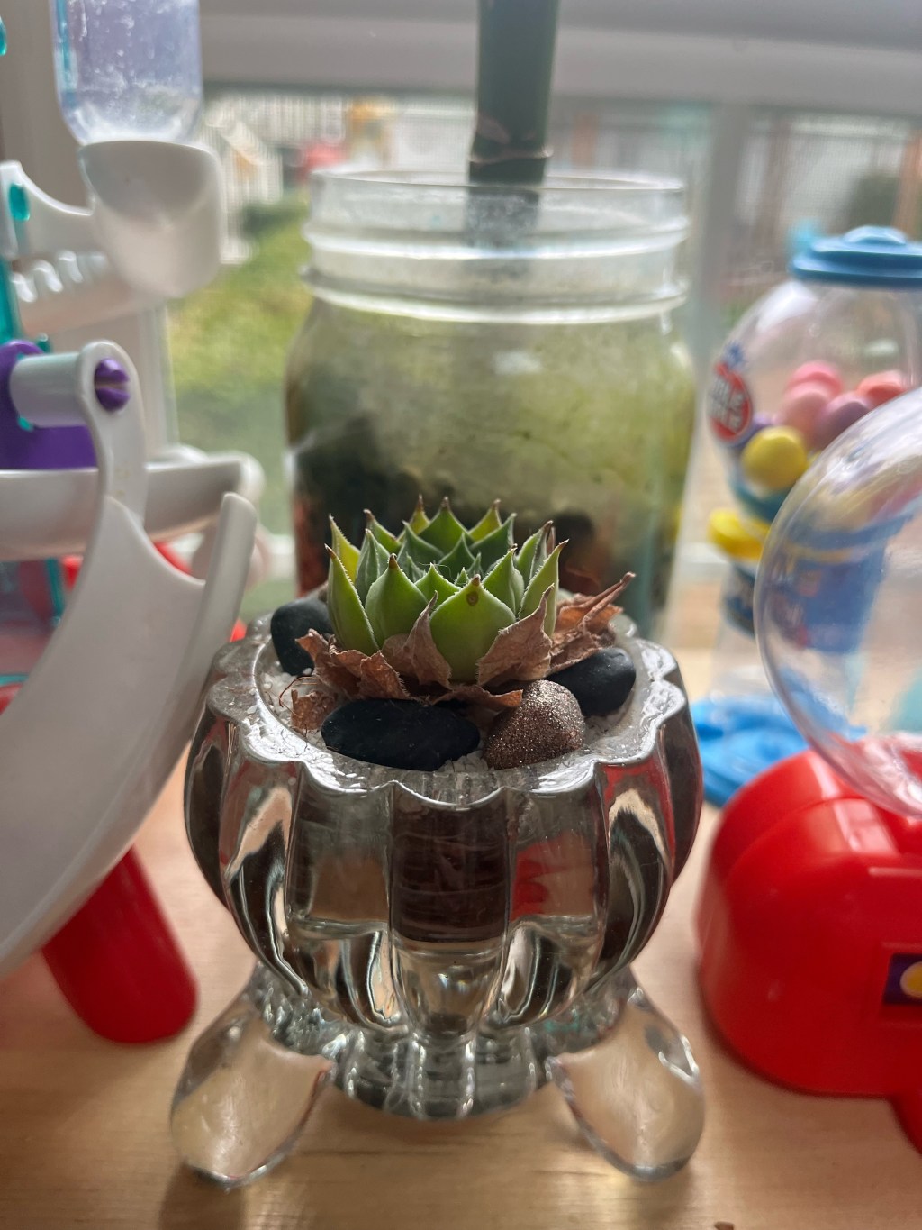 A No Cost Hack Turns This Toy Kitchen Into a Garden&nbsp;Center