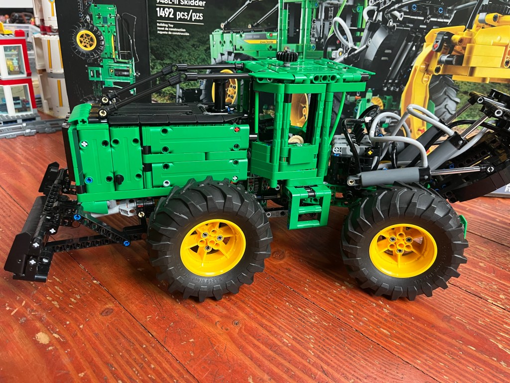 Bring the Farm Fun Home with This LEGO Technic&nbsp;Tractor