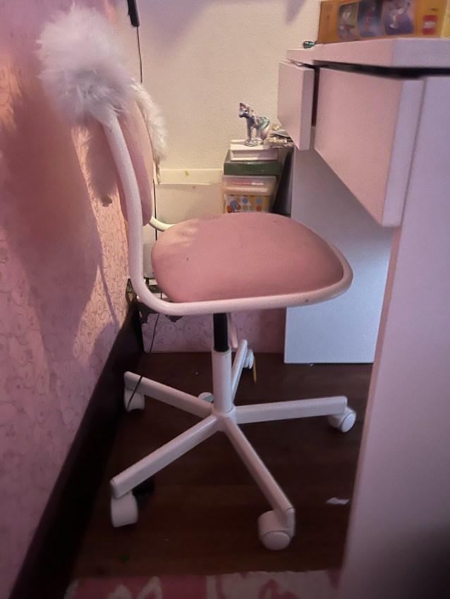 Orfjall Child's Desk Chair in pink and white in child's bedroom