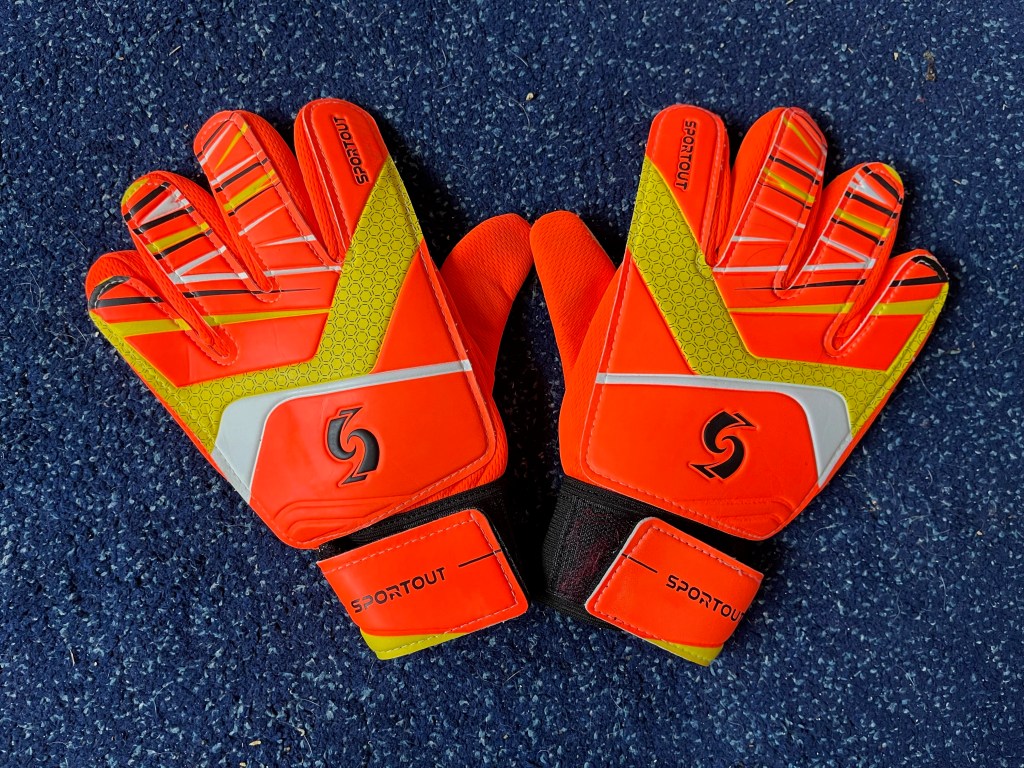 Score Kid Goalie Gloves Without Spending a&nbsp;Fortune