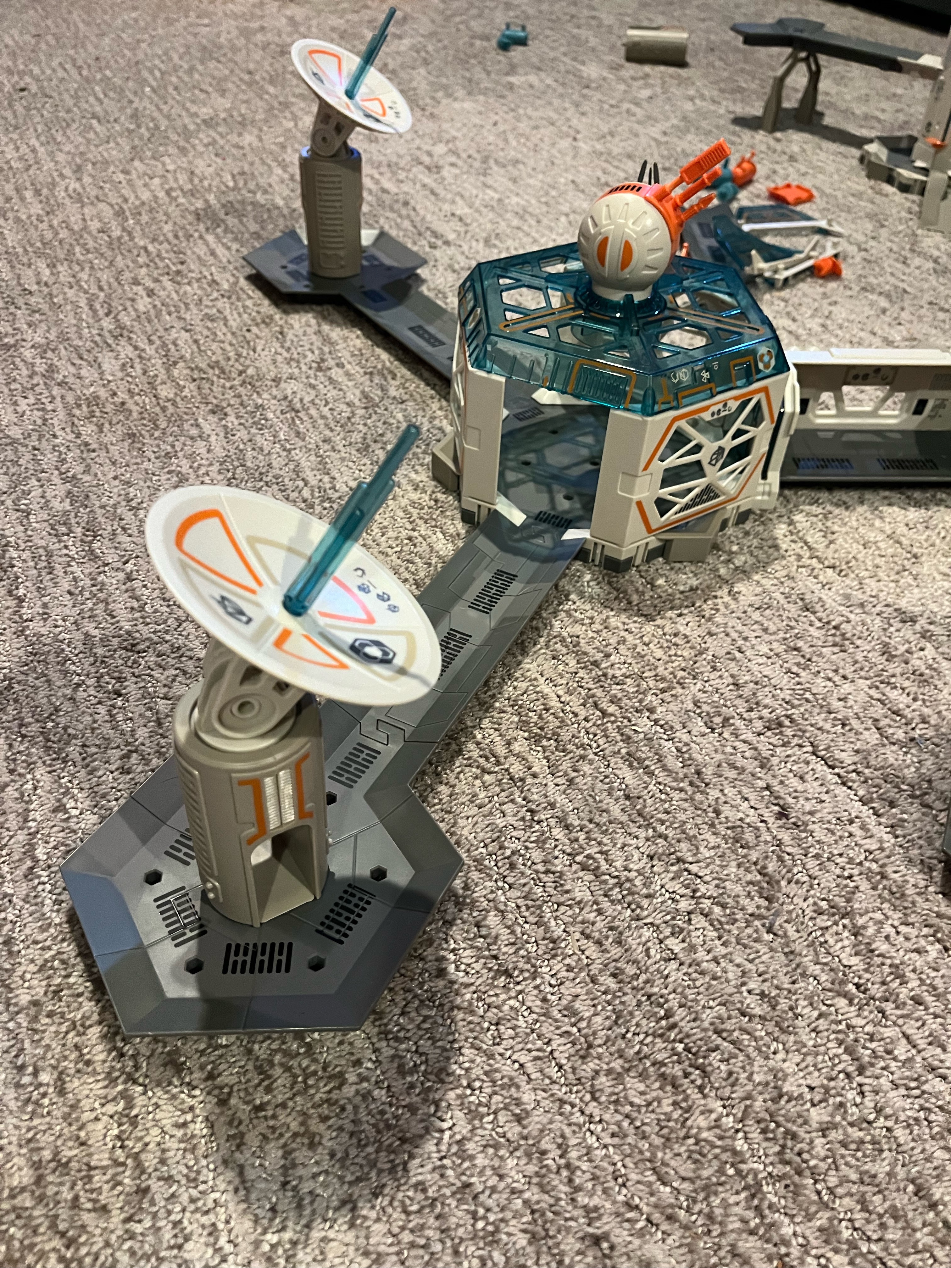 Hexbug Nano Space Set for kids with satellite dish