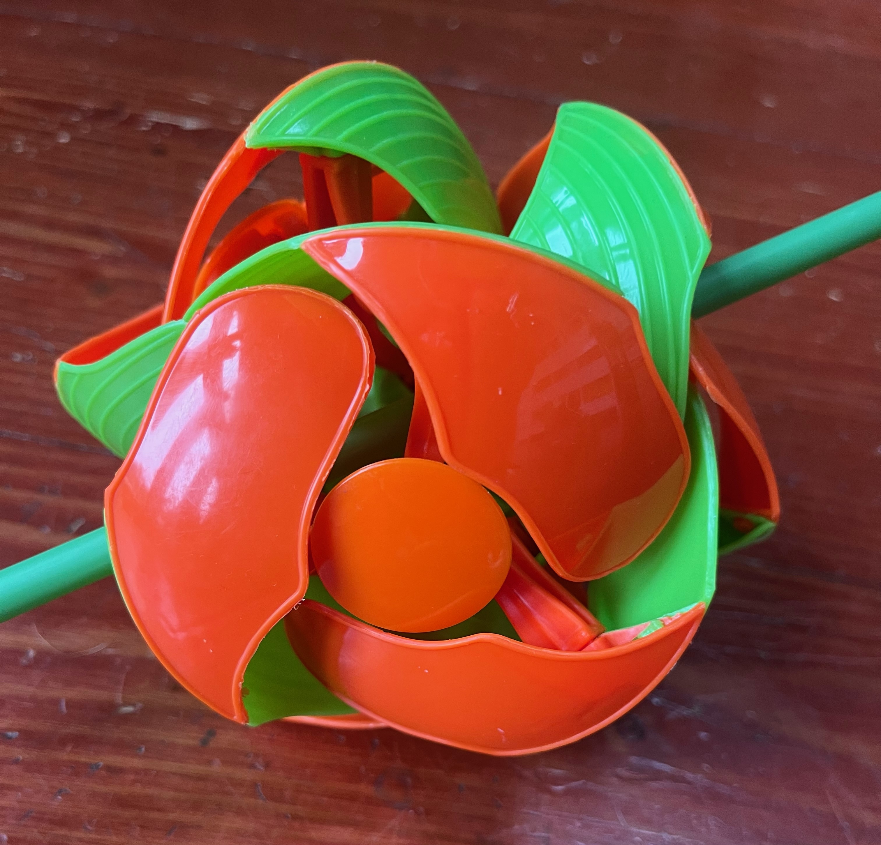 Switch Pitch Ball toy rotating between orange and green colors